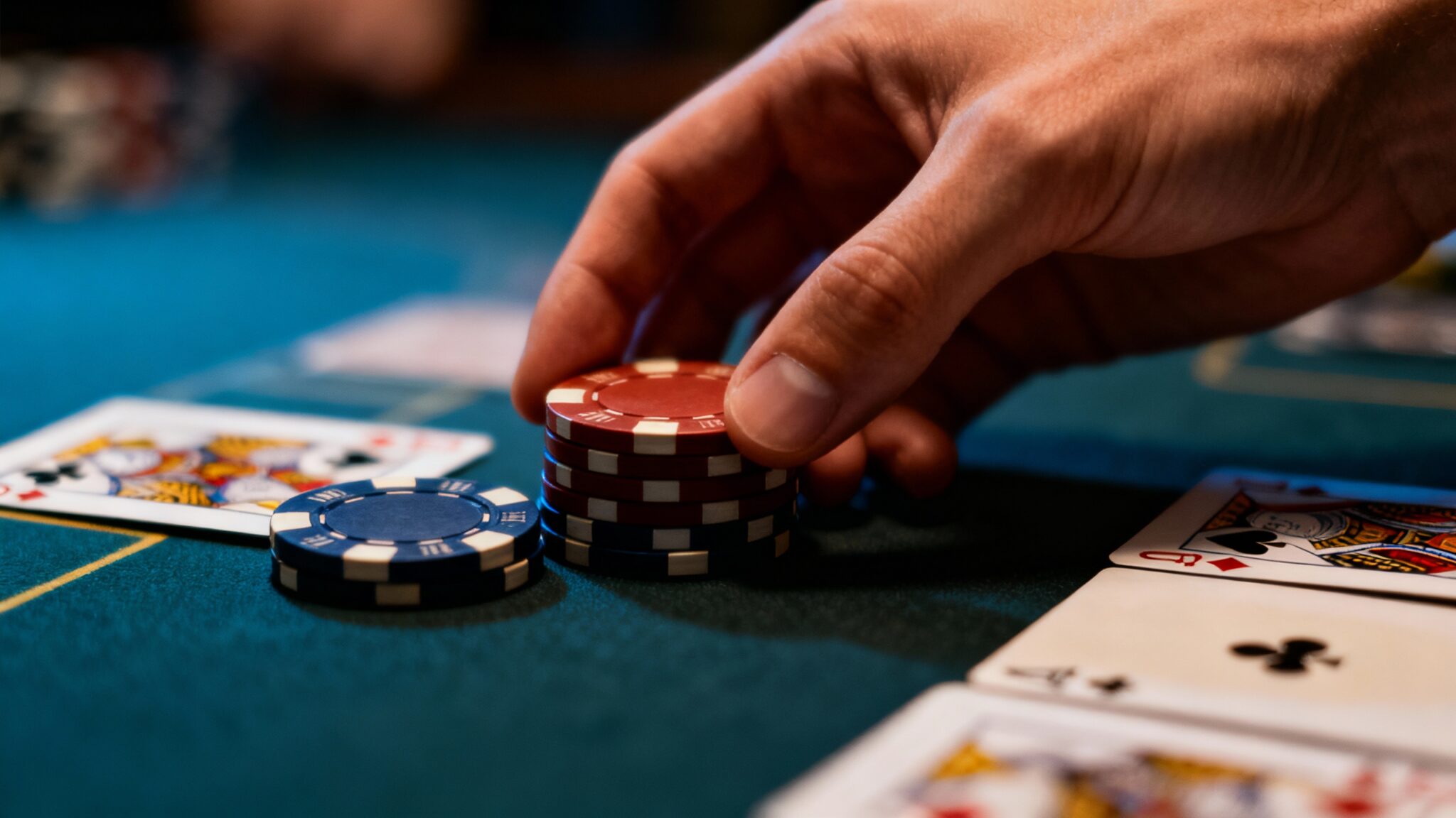 Découvrez les stratégies au poker qui font la différence entre amateurs et pros